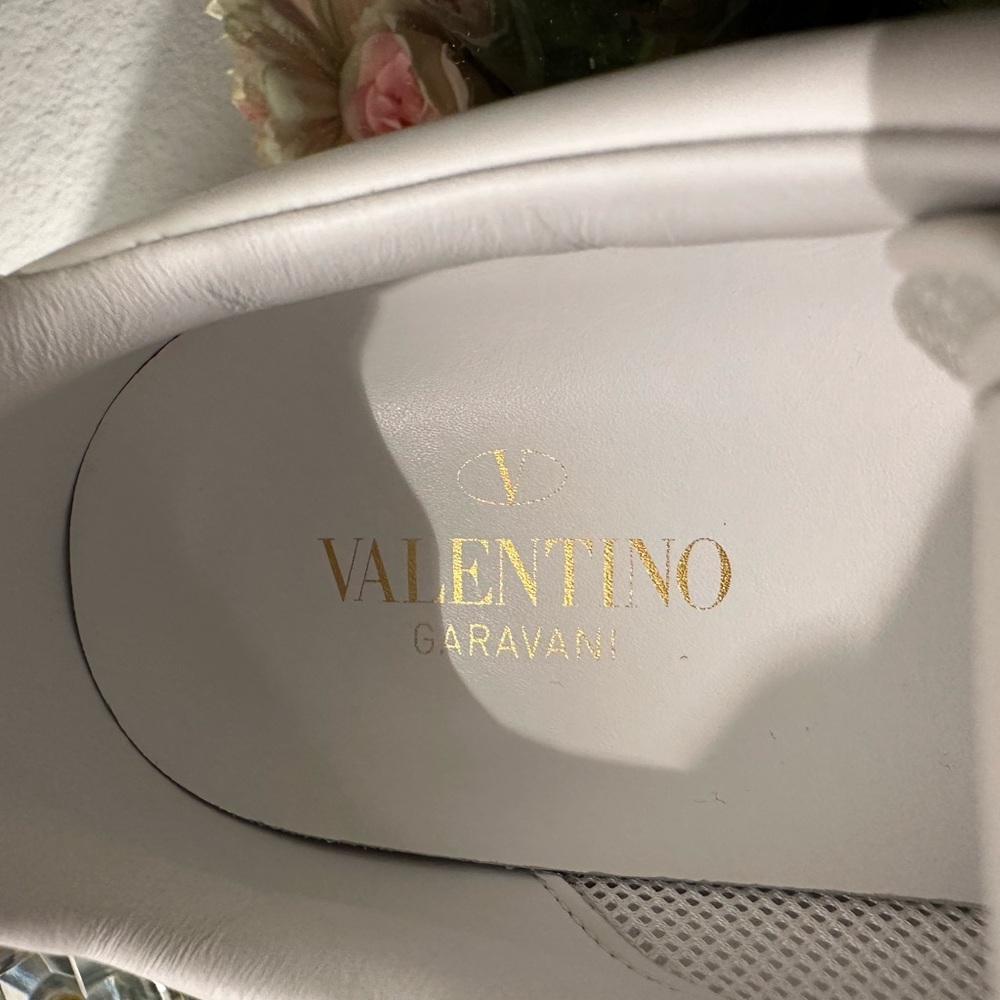 VALENTINO GARAVANI
Backnet leather trainers
36.5 EU. Worn once - Picture 2 of 16